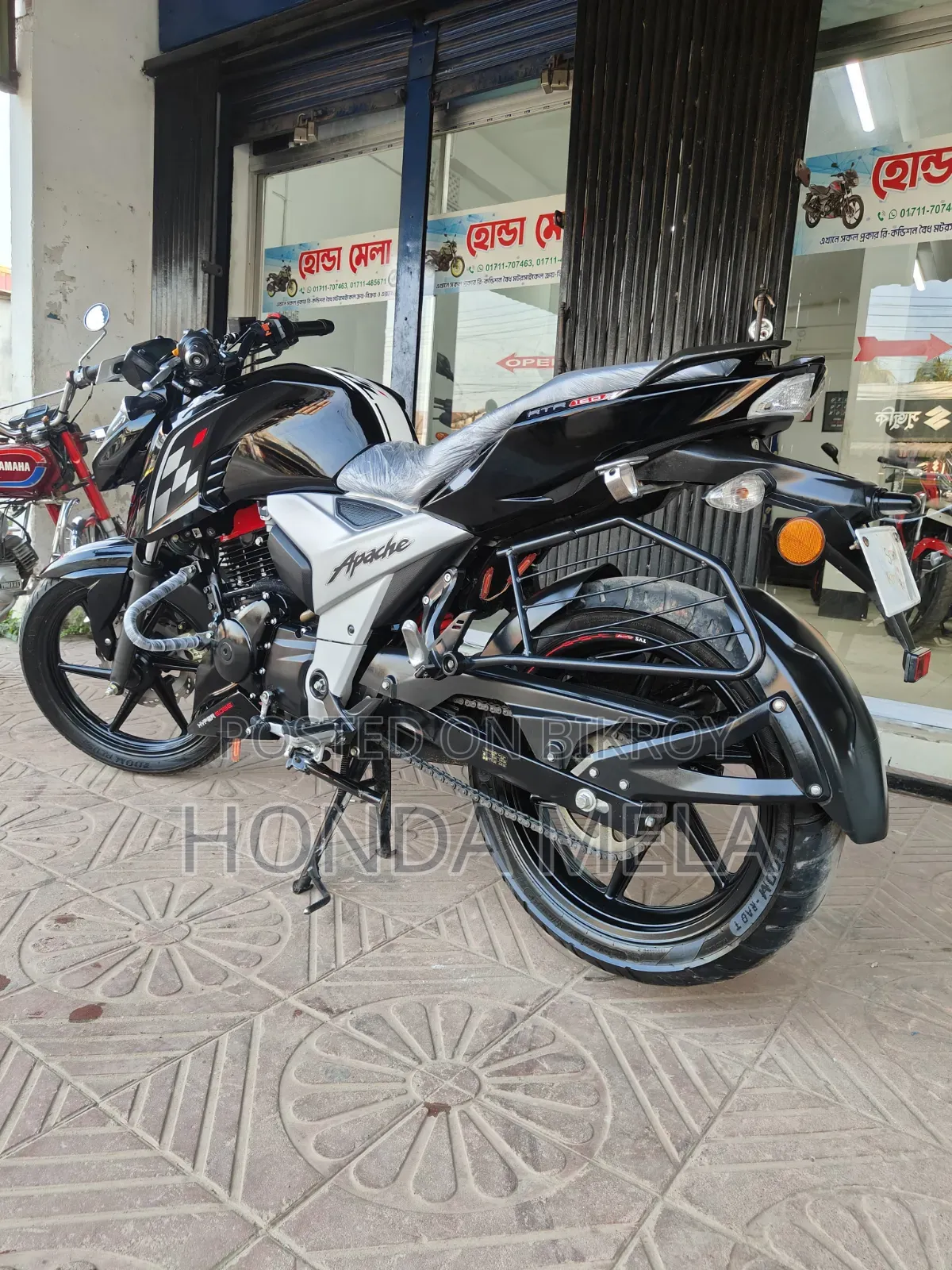 TVS Apache RTR 160 4V 2024 Black