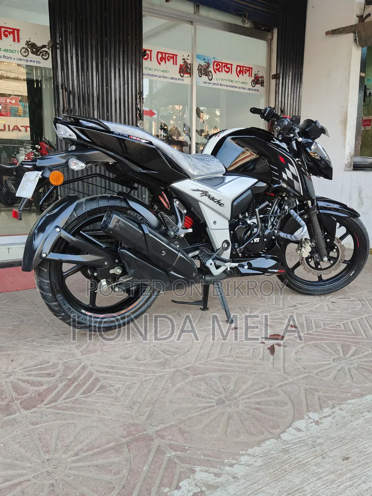 TVS Apache RTR 160 4V 2024 Black