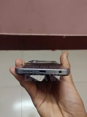 Tecno Spark Go 2 64 GB Silver