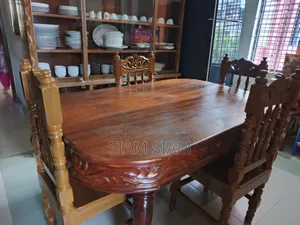 ডাইনিং টেবিল