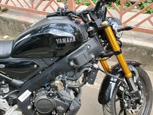 ইয়ামাহা ২০২৫ কালো