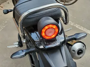ইয়ামাহা ২০২৫ কালো