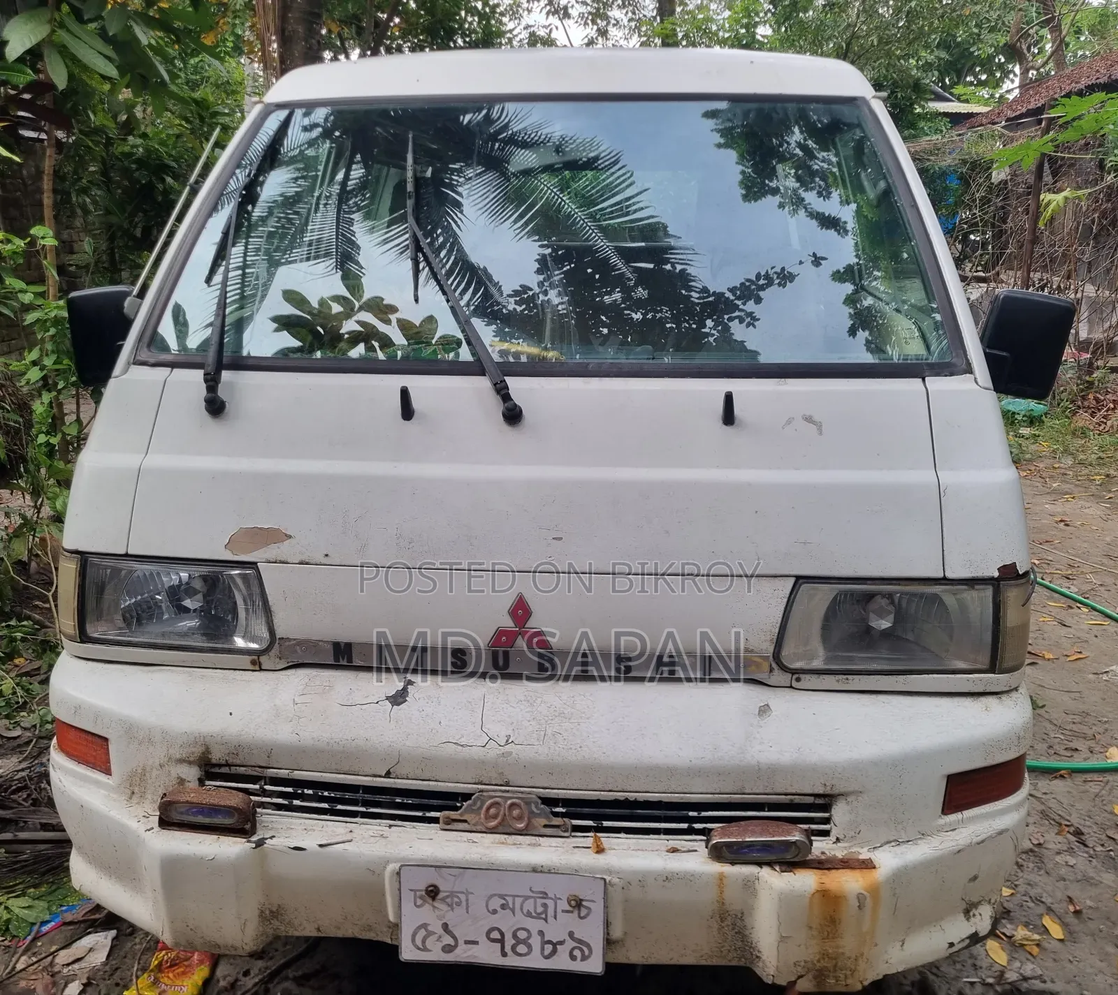 মিতসুবিশি এল ৩০০ ২০১৫ সাদা