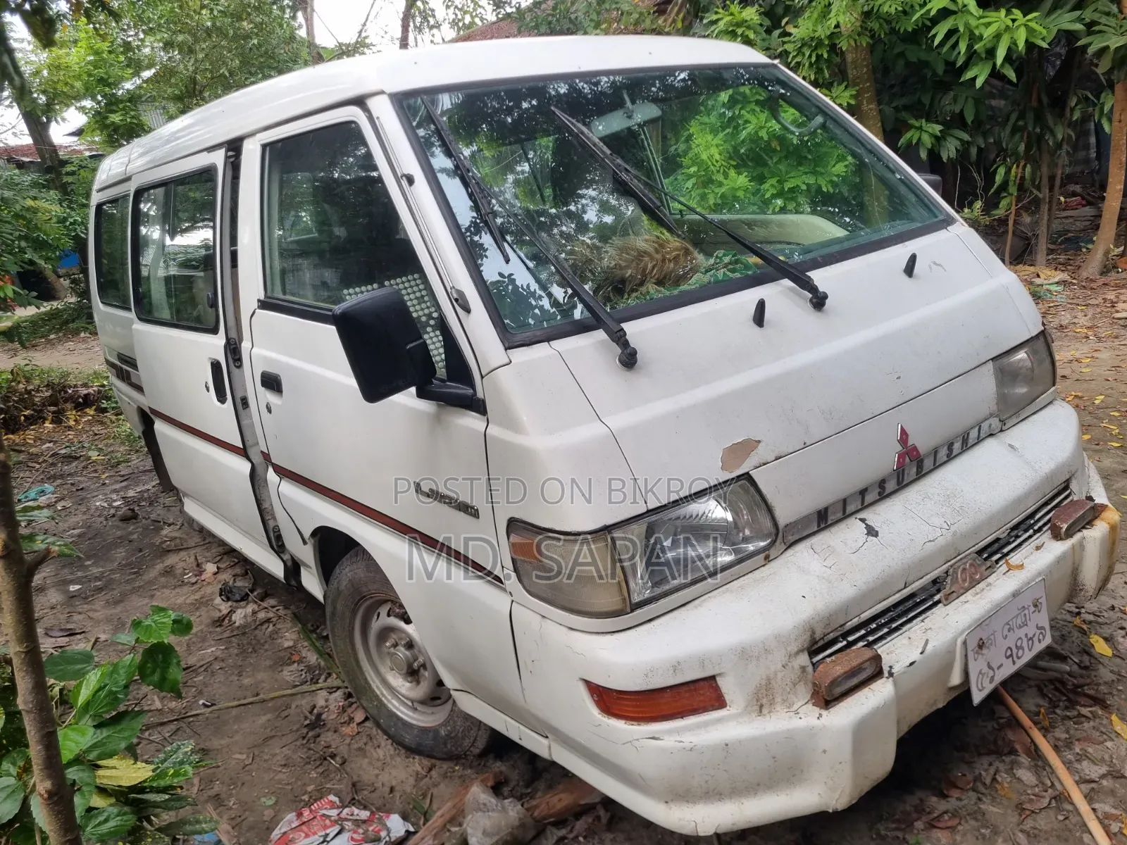 মিতসুবিশি এল ৩০০ ২০১৫ সাদা