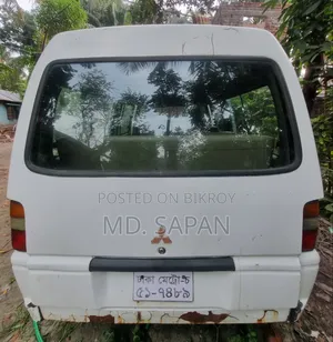 মিতসুবিশি এল ৩০০ ২০১৫ সাদা
