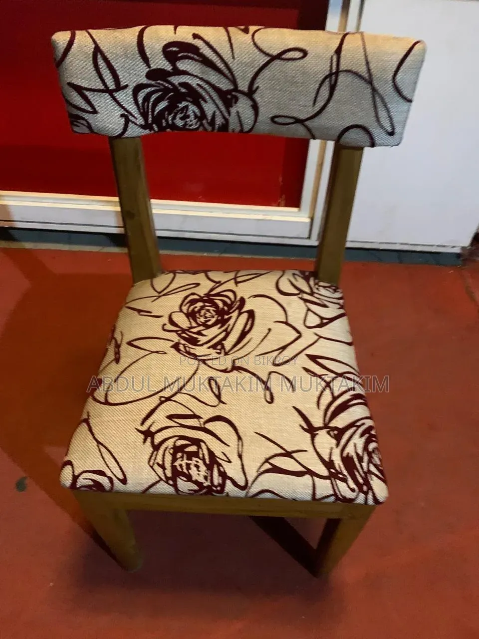 চেয়ার এবং টেবিল