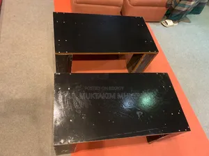 চেয়ার এবং টেবিল