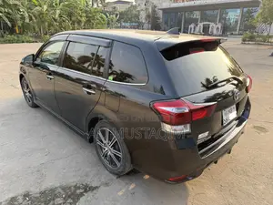 Toyota Corolla Fielder 1.5 Hybrid FWD 2016 Black