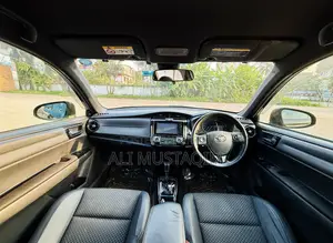 Toyota Corolla Fielder 1.5 Hybrid FWD 2016 Black