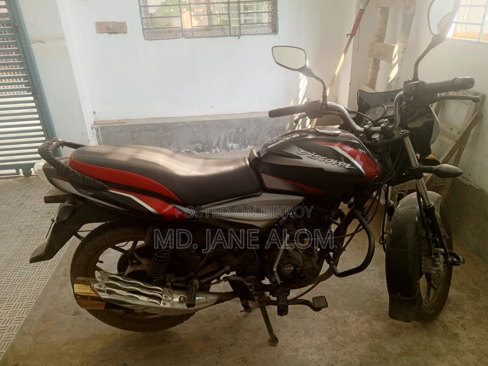 বাজাজ ডিসকভার ১২৫ ২০১৯ কালো
