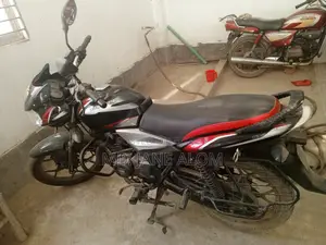 বাজাজ ডিসকভার ১২৫ ২০১৯ কালো