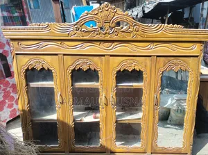 ১ টা ওয়াল সোকেস ১ টা ড্রেসিং টেবিল