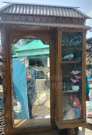 ১ টা ওয়াল সোকেস ১ টা ড্রেসিং টেবিল