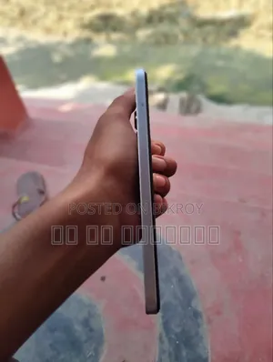 রিয়েলমি ১২ ১২৮ জিবি হোয়াইট