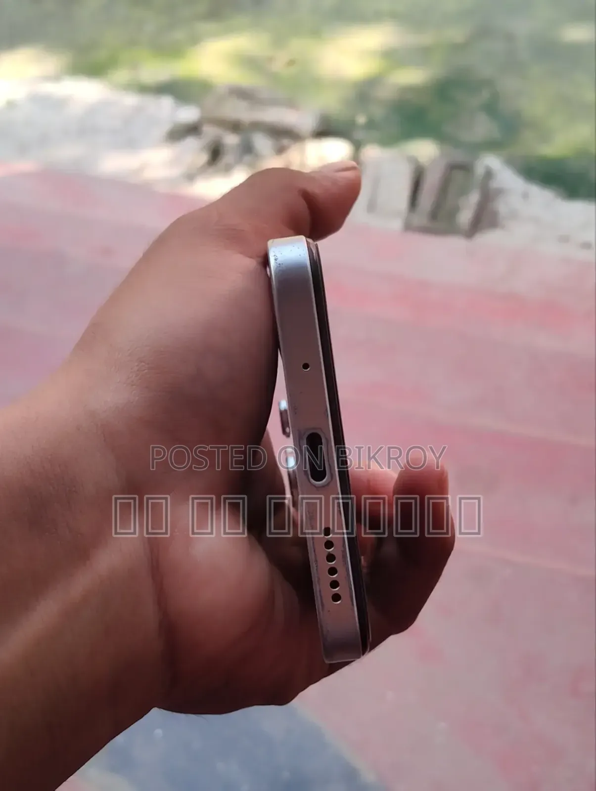 রিয়েলমি ১২ ১২৮ জিবি হোয়াইট