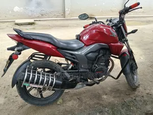 Honda CB 2017 Red