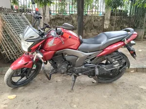 Honda CB 2017 Red