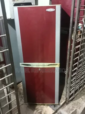 ১৪ সিএফটি রানিং সিঙ্গার ফ্রিজ বিক্রি করা হবে।