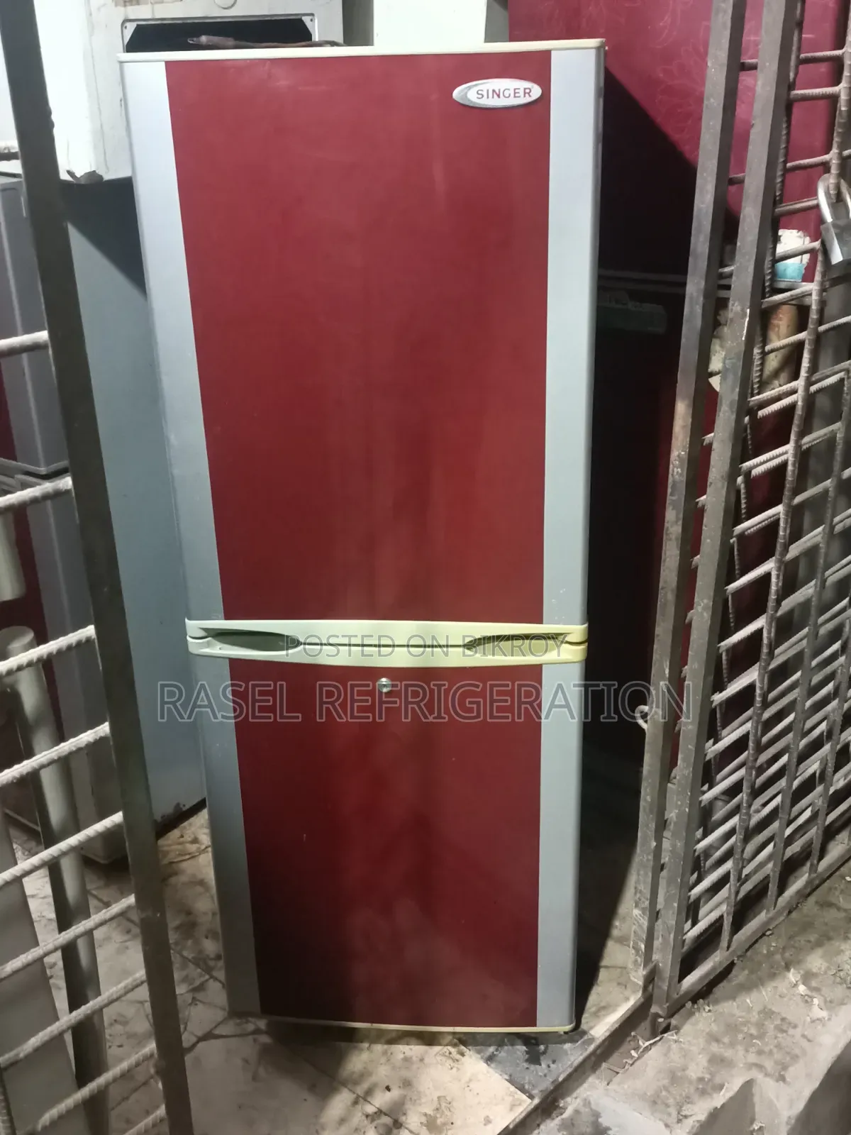 ১৪ সিএফটি রানিং সিঙ্গার ফ্রিজ বিক্রি করা হবে।