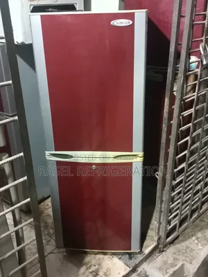 ১৪ সিএফটি রানিং সিঙ্গার ফ্রিজ বিক্রি করা হবে।