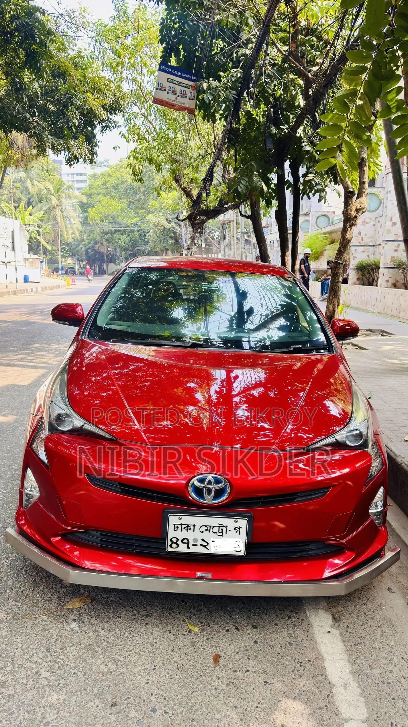 টয়োটা প্রিউস ৪-দরজা হ্যাচব্যাক (১.৮ লিটার ৪-সিলিন্ডার গ্যাস/ইলেকট্রিক হাইব্রিড সিভিটি) ২০১৬ লাল