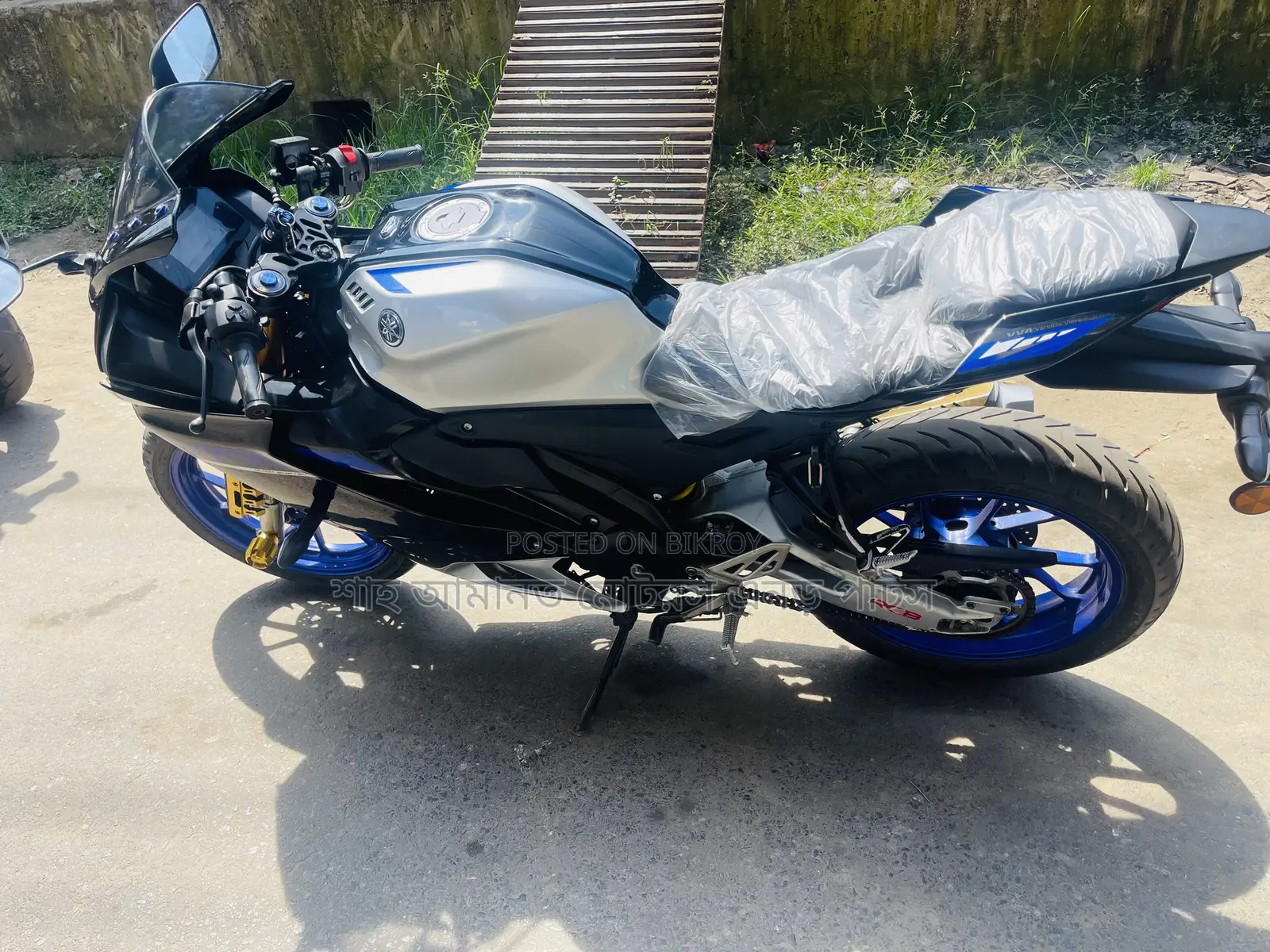 Yamaha R15M 2024 Silver
