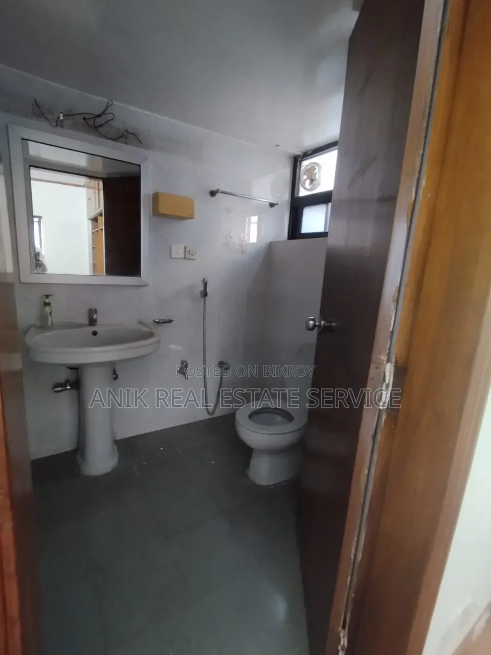 গুলশান ২ এ ২৯০০ বর্গফুটের অফিস স্পেস ভাড়া