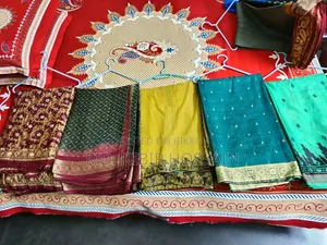 ন্যায্যমূল্যে বিভিন্ন ধরনের শাড়ি বিক্রি করা হবে!