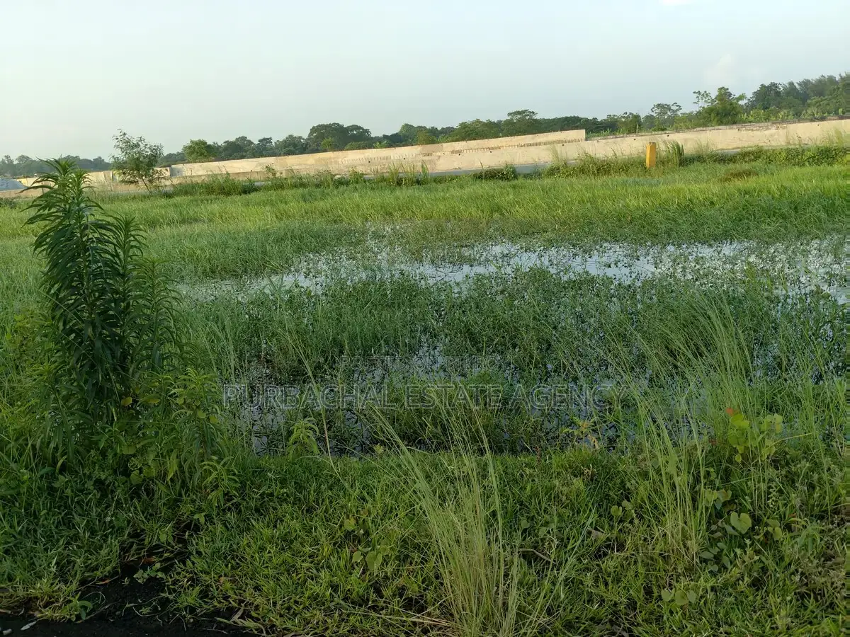 লেকের কাছে ৩ কাটা প্লট - পূর্বাচল সেক্টর ২৩