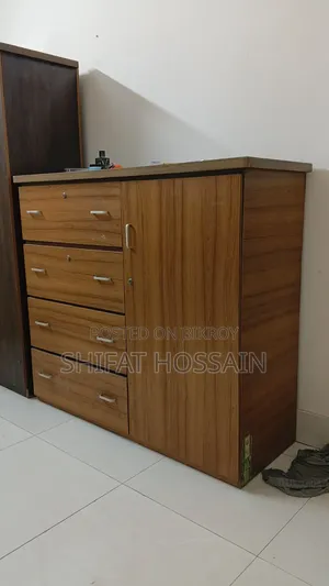 ১.৫ বছর ব্যবহৃত ওয়ার্ডরোব বিক্রয়ের জন্য