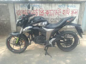 সুজুকি গিক্সার ২০২২ ব্ল্যাক