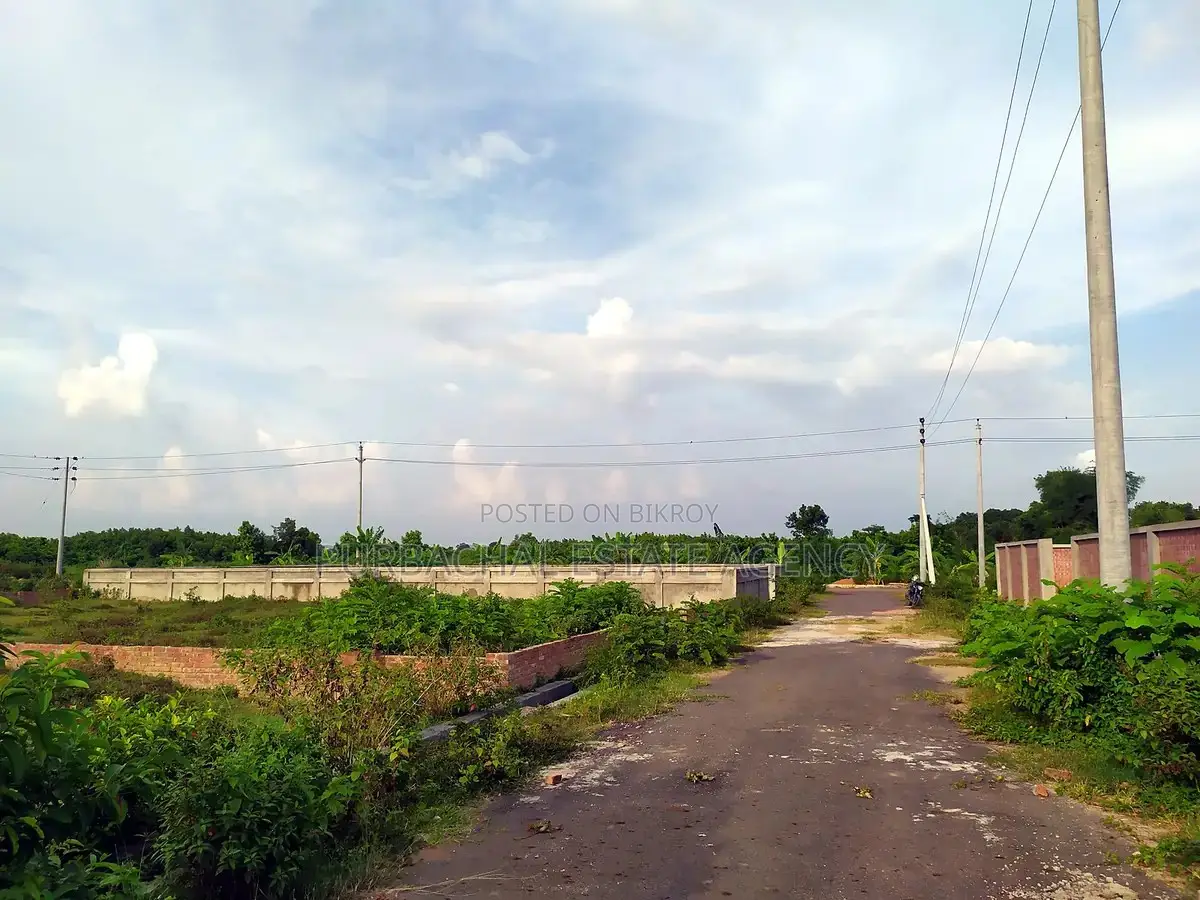 খেলার মাঠের কাছে ৫ কাঠার কর্নার প্লট, পূর্বাচল সেক্টর ৩