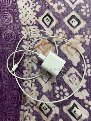 Apple 20 Watt Adapter With USB-C to Lightening Cable