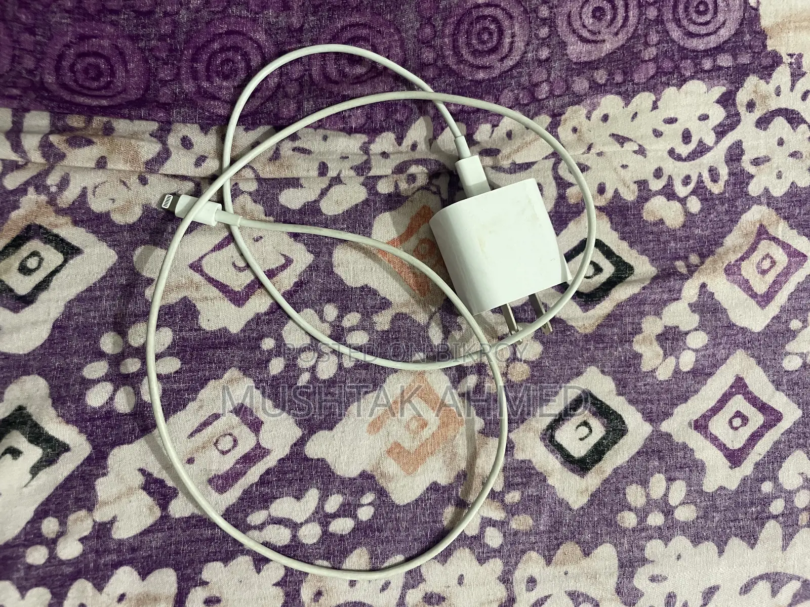 Apple 20 Watt Adapter With USB-C to Lightening Cable