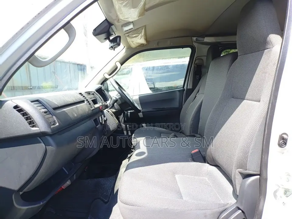 Toyota HiAce 2021 Silver