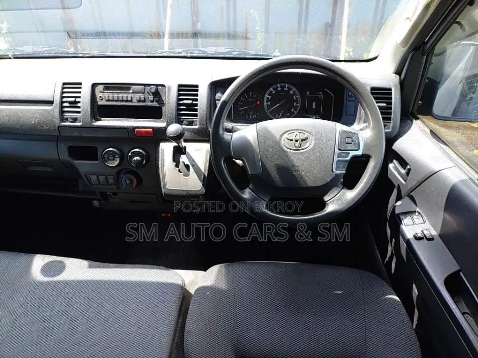 Toyota HiAce 2021 Silver