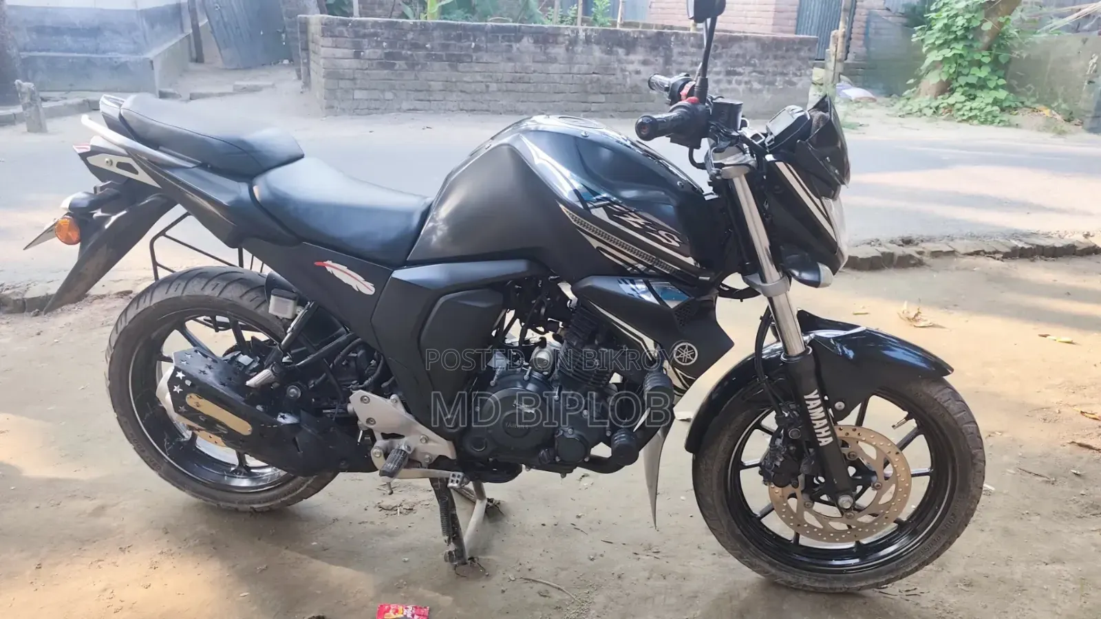 ইয়ামাহা এফজেডএস ভি২ ২০২৪ কালো