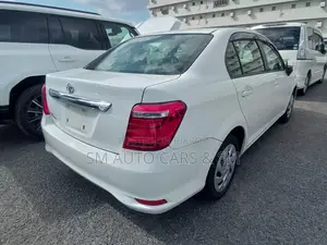 টয়োটা অ্যাক্সিও ২০২১ হোয়াইট