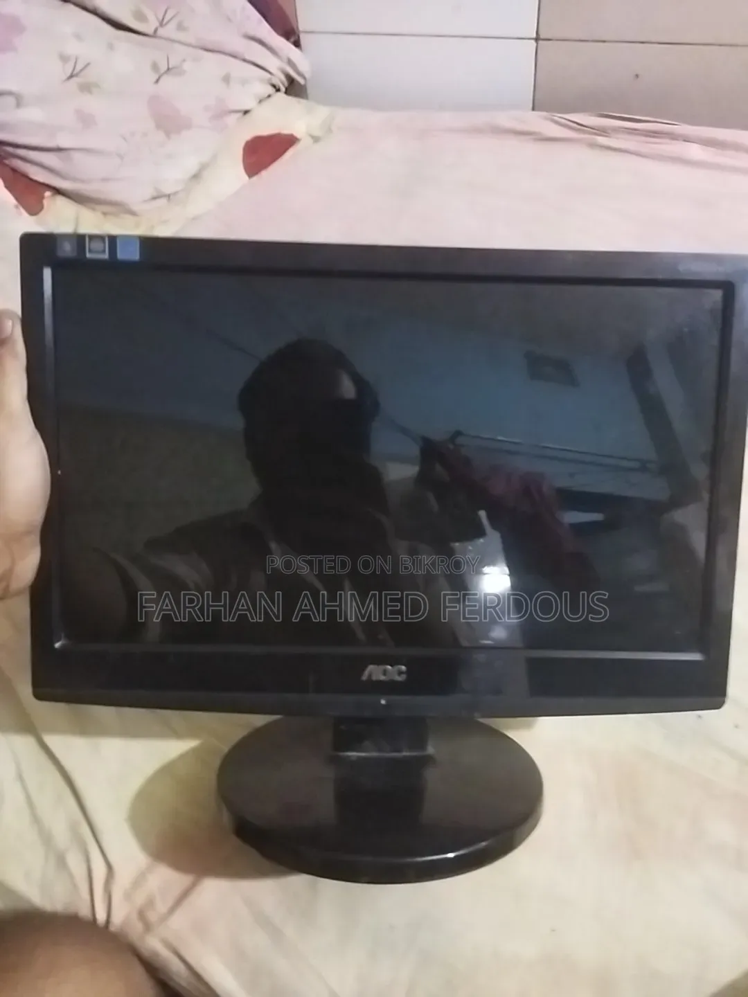 একটি AOC মনিটর বিক্রি করা হবে