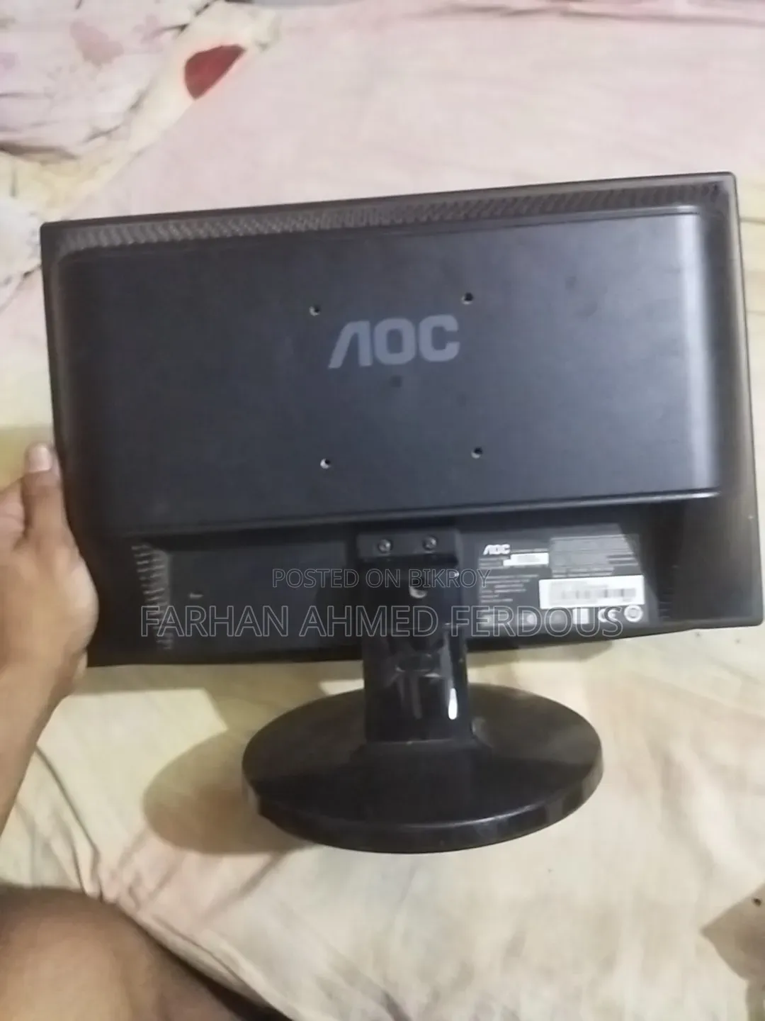 একটি AOC মনিটর বিক্রি করা হবে