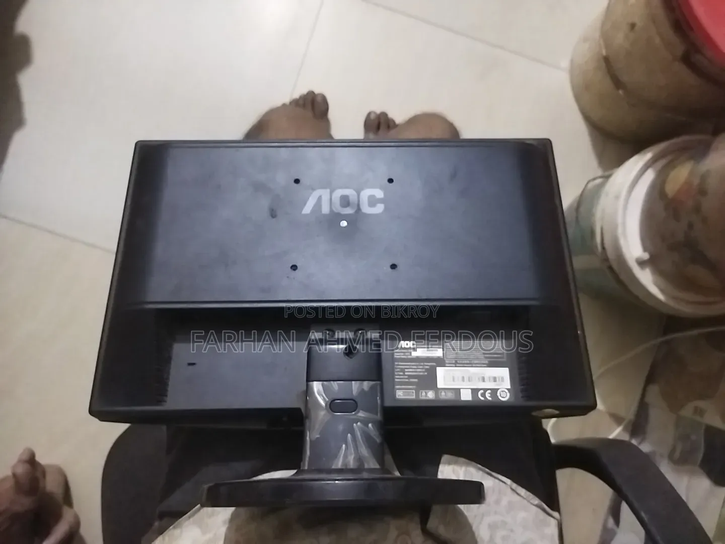 একটি AOC মনিটর বিক্রি করা হবে