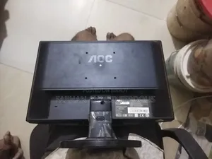 একটি AOC মনিটর বিক্রি করা হবে