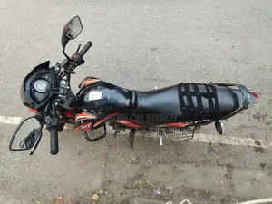 টিভিএস স্ট্রাইকার ১২৫ ২০১৮ লাল