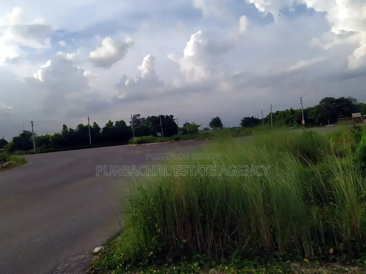 উত্তরমুখী ৫ কাঠা প্লট পূর্বাচল সেক্টর ২৪, মূল রাস্তার কাছাকাছি