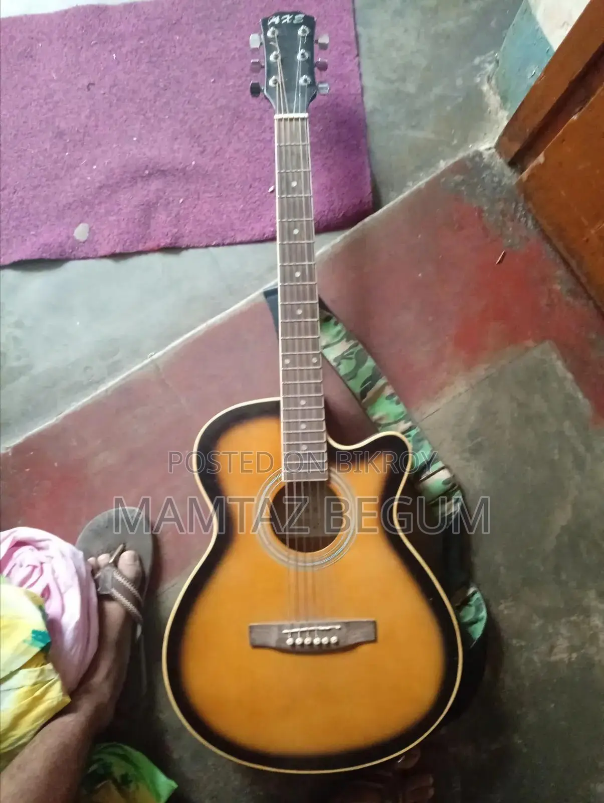 Axe 48c/Bs Guitar