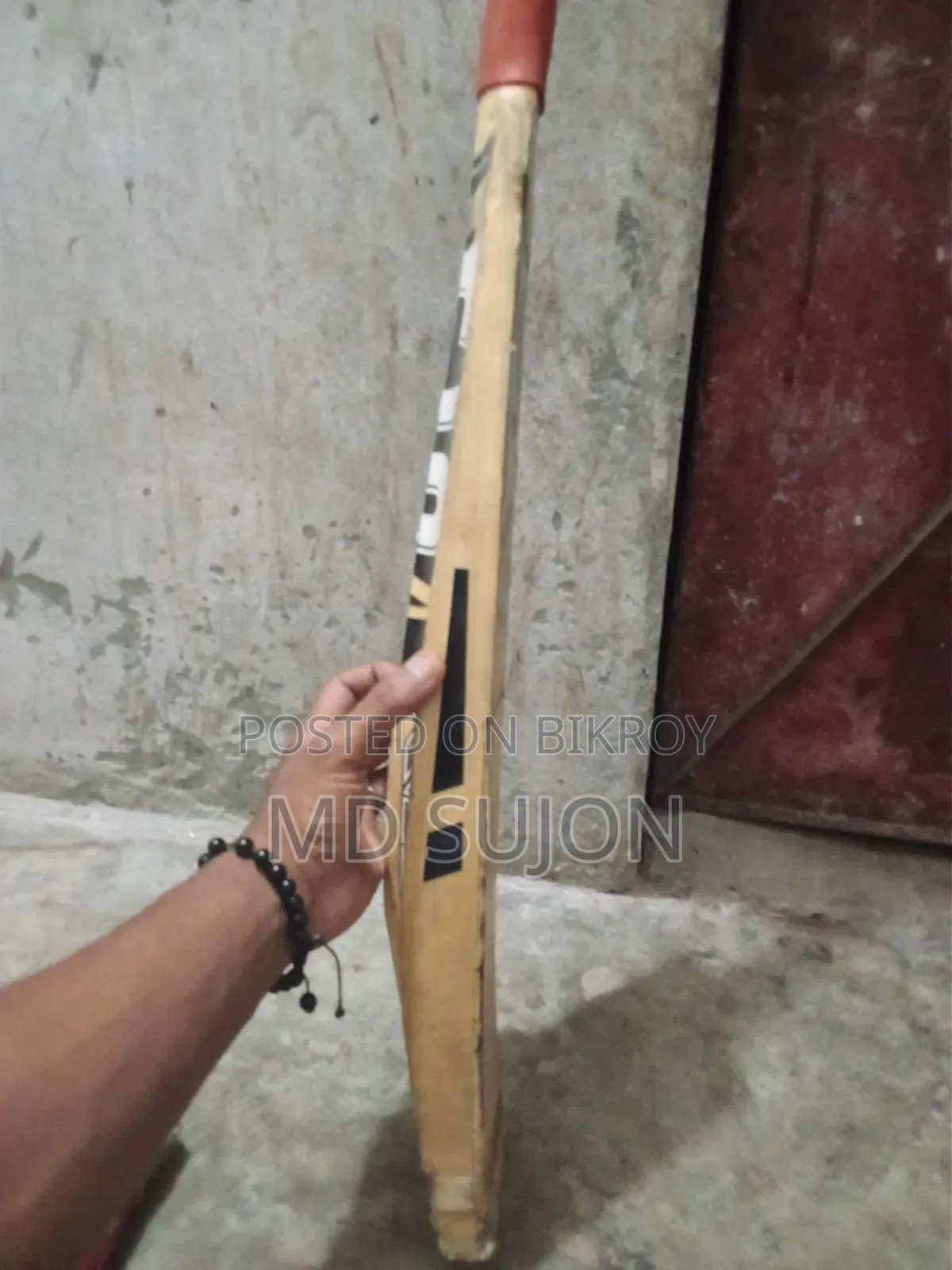 I have a problem in my hand due to which I am going to sell the bat