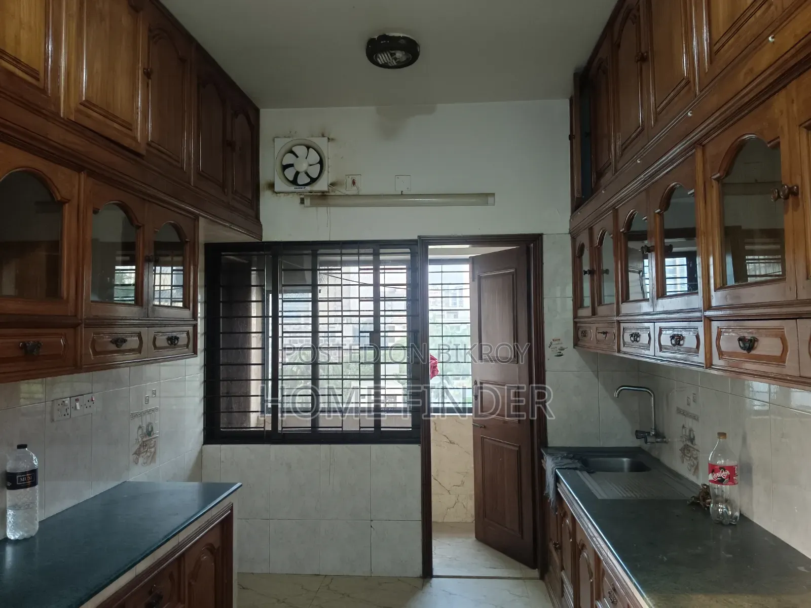 গুলশানে ভাড়ার জন্য আসবাবপত্রসহ ৩ বেডরুমের অ্যাপার্টমেন্ট