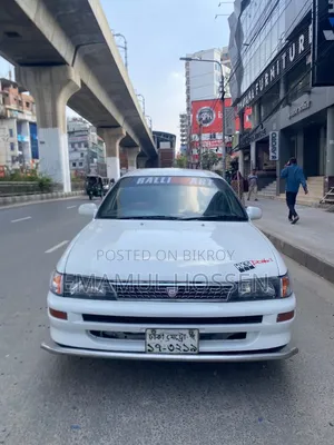 Toyota Corolla 2000 White