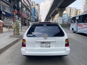 Toyota Corolla 2000 White