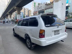 Toyota Corolla 2000 White